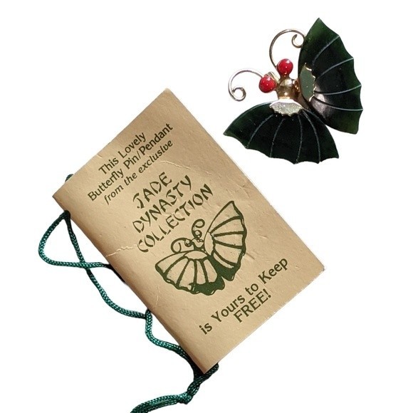 Jade Dynasty butterfly pin pendant jade coral with small pouch - Picture 2 of 9